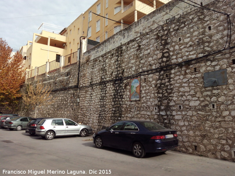 Muralla de Jimena - Muralla de Jimena. Muralla transformada en muro de contencin