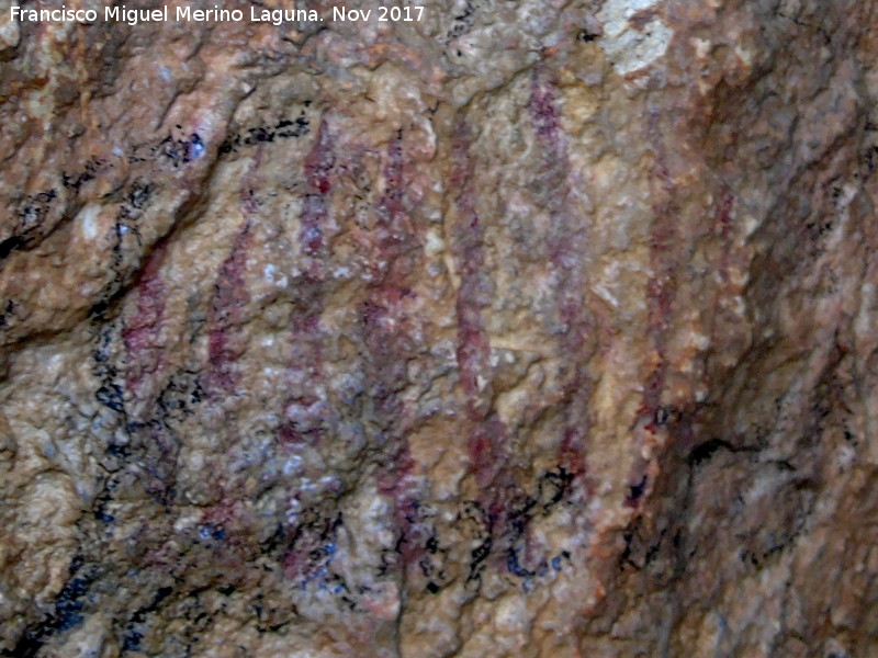 Pinturas rupestres de la Cueva de la Graja-Grupo VI - Pinturas rupestres de la Cueva de la Graja-Grupo VI. Barras de la derecha inferiores