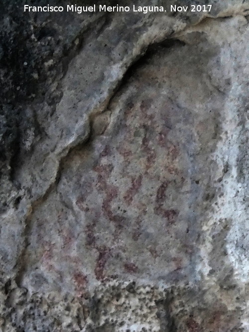 Pinturas rupestres de la Cueva de la Graja-Grupo VII - Pinturas rupestres de la Cueva de la Graja-Grupo VII. Lneas verticales en zig zag superiores