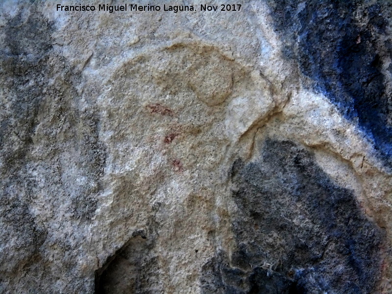 Pinturas rupestres de la Cueva de la Graja-Grupo VII - Pinturas rupestres de la Cueva de la Graja-Grupo VII. Restos de antropomorfo central muy desvado
