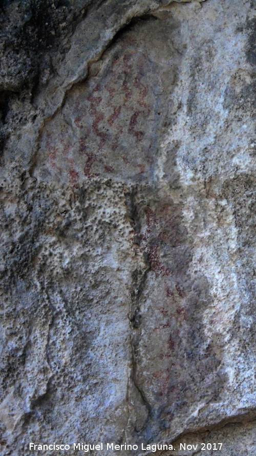 Pinturas rupestres de la Cueva de la Graja-Grupo VII - Pinturas rupestres de la Cueva de la Graja-Grupo VII. Lneas en zig zag superiores y antropomorfos