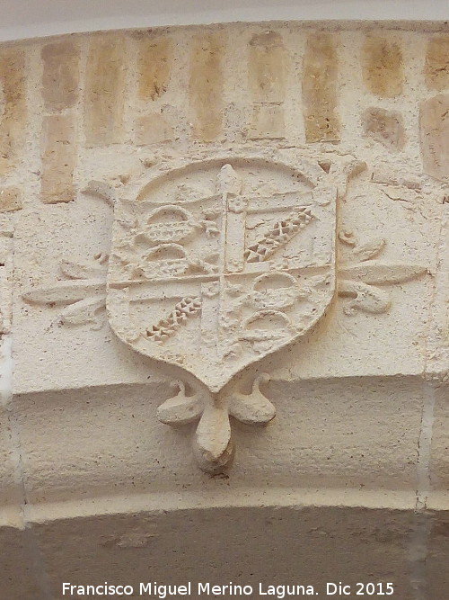 Castillo de Lopera. Alczar - Castillo de Lopera. Alczar. Escudo de Juan Pacheco