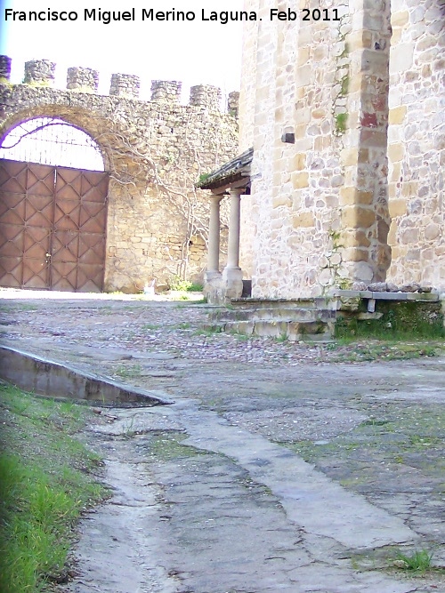 Castillo de Lopera. Puerta Trasera - Castillo de Lopera. Puerta Trasera. 