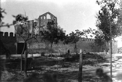 Castillo de Lopera. Puerta Trasera - Castillo de Lopera. Puerta Trasera. 1930