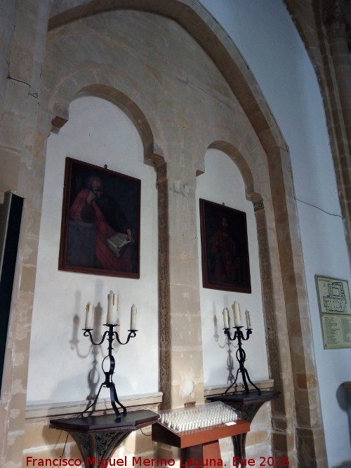 Catedral de Baeza. Puerta Gótica cegada - Catedral de Baeza. Puerta Gótica cegada. Al interior