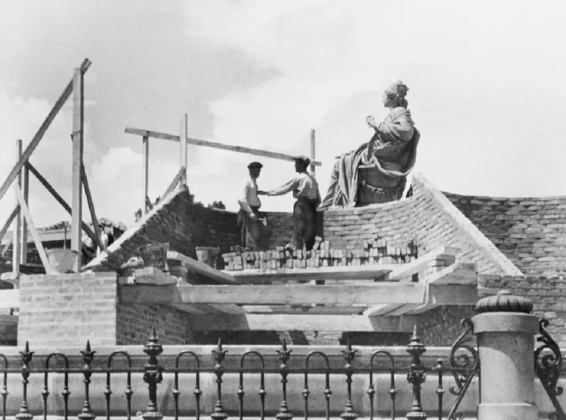 Fuente de Cibeles - Fuente de Cibeles. 1936-39