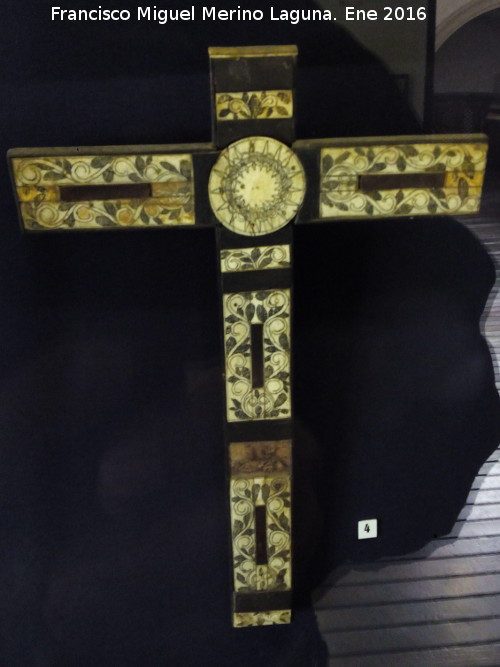 Convento de las Carmelitas Descalzas - Convento de las Carmelitas Descalzas. Cruz de marfil. Annimo filipino siglo XVIII. Museo de San Juan de la Cruz - beda