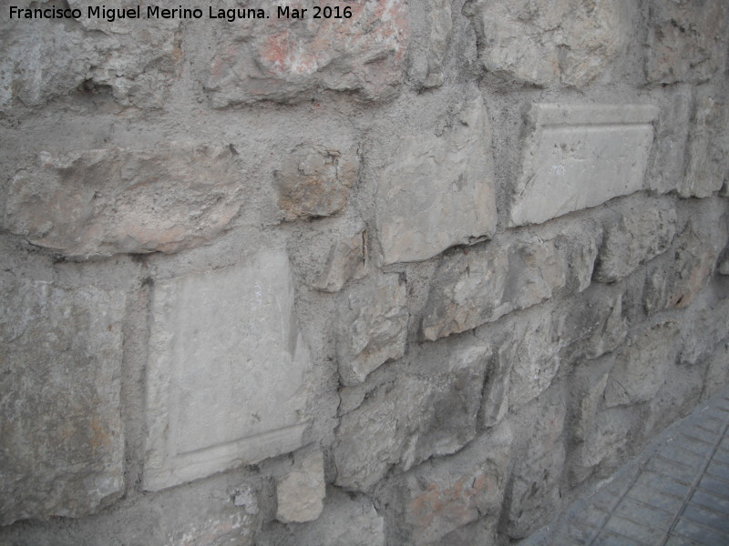 Muro de la Senda de los Huertos - Muro de la Senda de los Huertos. Restos de lpida