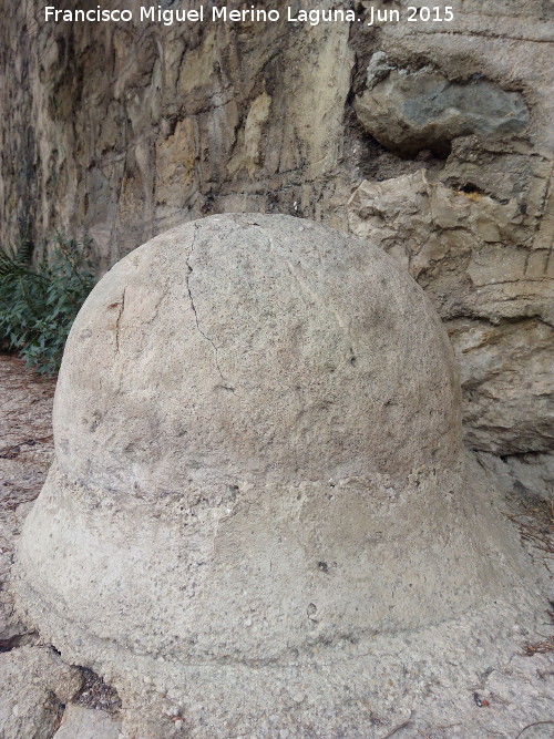 Muro de la Senda de los Huertos - Muro de la Senda de los Huertos. Bala de catapulta