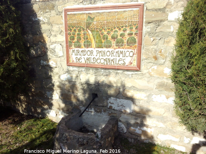 Mirador de Valdecanales - Mirador de Valdecanales. Fuente y azulejos