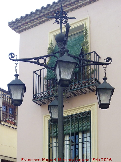 Fuente de la Calle Cronista Muro - Fuente de la Calle Cronista Muro. Farola