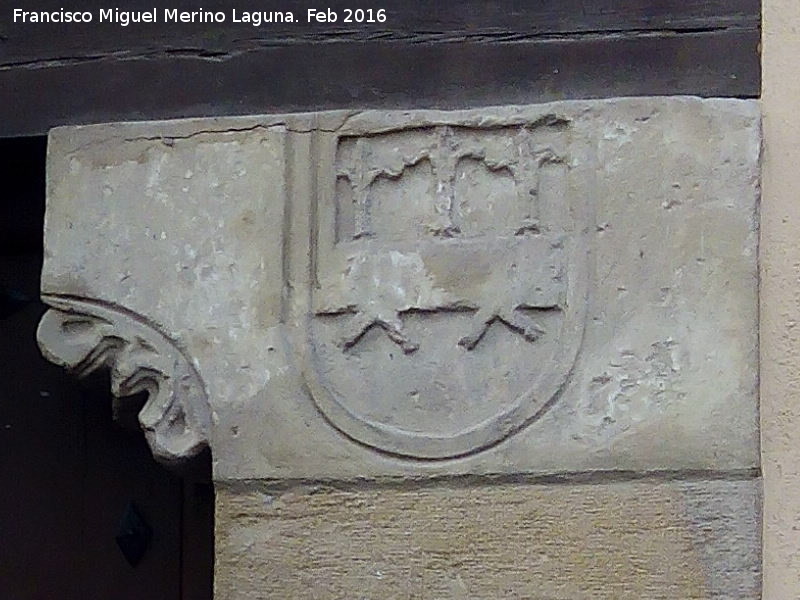 Casa de la Calle del Moral n 9 - Casa de la Calle del Moral n 9. Mnsula lobulada con escudo