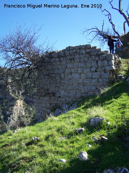 Castillo de Otiar. Muralla Norte - Castillo de Otiar. Muralla Norte. Bastin derecho que protega la entrada
