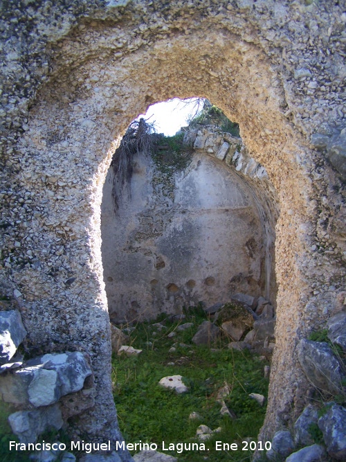 Castillo de Otiar. Aljibe - Castillo de Otiar. Aljibe. Puerta del aljibe