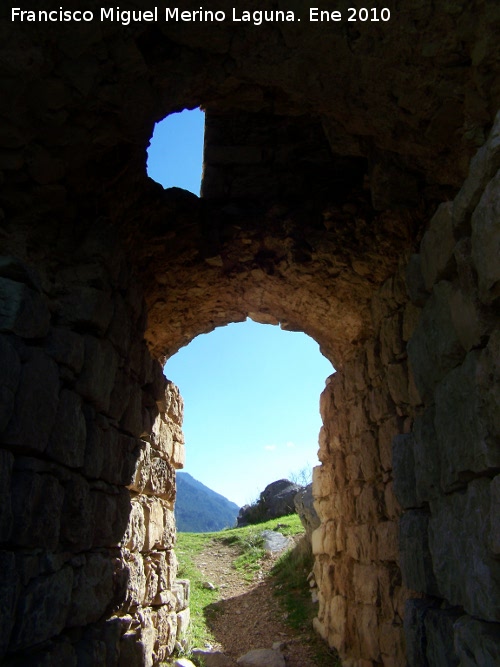 Castillo de Otiar. Torren de Acceso - Castillo de Otiar. Torren de Acceso. Interior de la puerta