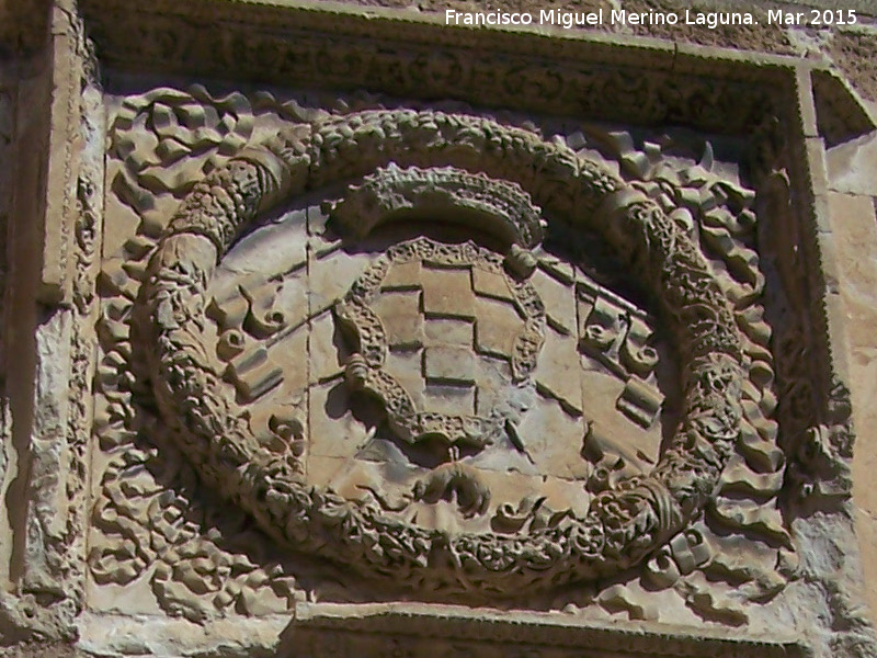 Iglesia de Santiago - Iglesia de Santiago. Escudo de los Alba