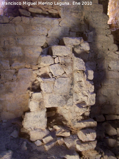 Castillo de Otiar. Torre del Homenaje - Castillo de Otiar. Torre del Homenaje. Escalera de acceso a la segunda planta