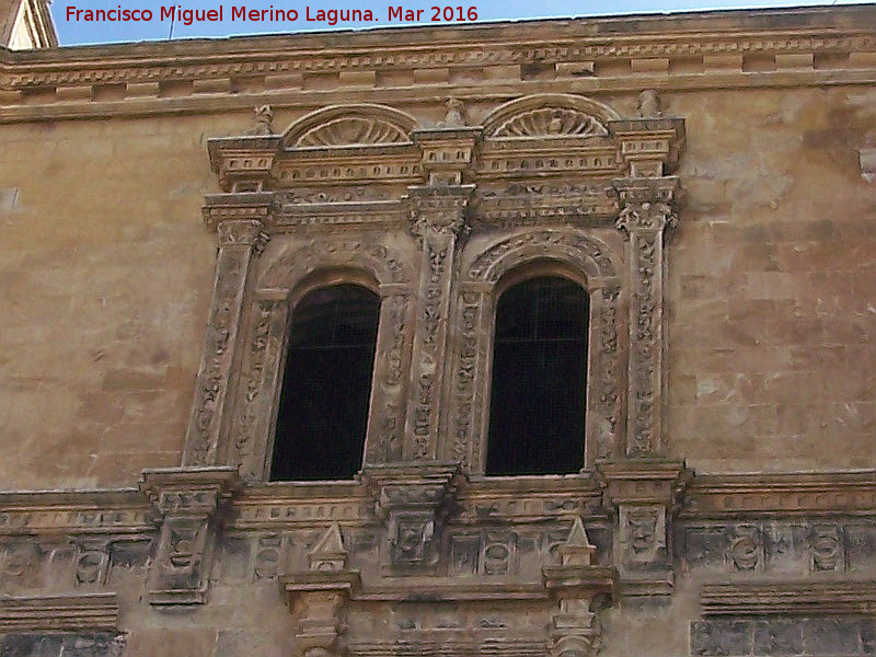 Colegiata de Santa Mara la Mayor - Colegiata de Santa Mara la Mayor. Ventanas platerescas