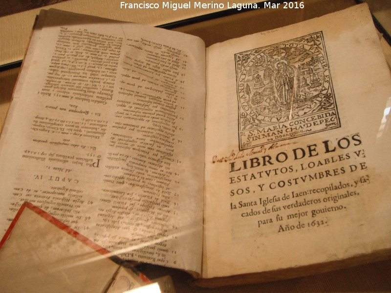 Instituto de Estudios Giennenses - Instituto de Estudios Giennenses. Libro de Estatutos, usos y costumbres de la Santa Iglesia de Jan 1632