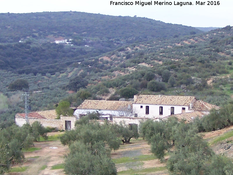 Cortijo de Perico - Cortijo de Perico. Al fondo el Cortijo de Torrihuela