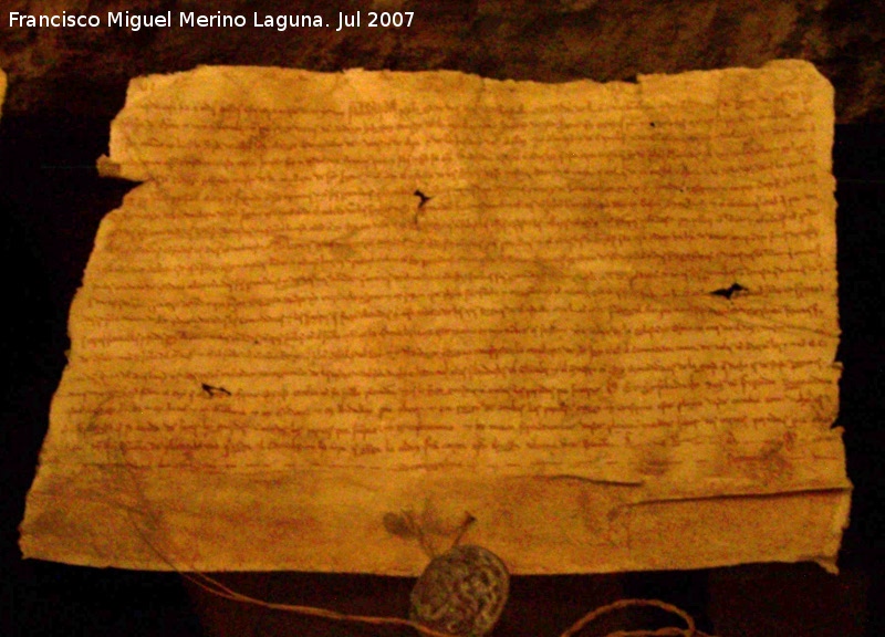 Historia de Segura - Historia de Segura. Documento por el cual don Juan, Obispo de Osma y Canciller Real, cambia con la Orden de Santiago la Villa y Castillo de Beas, de 1.239