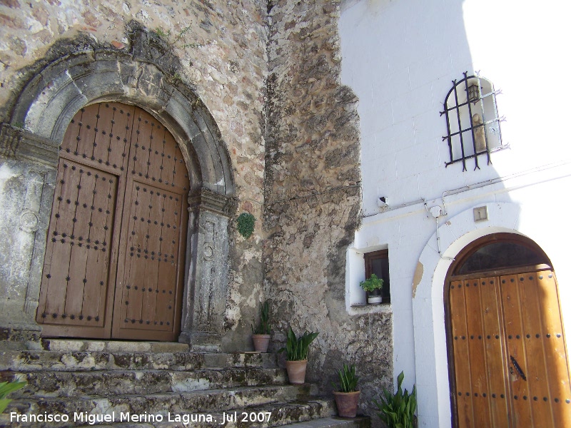 Iglesia de Ntra Sra del Collado - Iglesia de Ntra Sra del Collado. Portada lateral