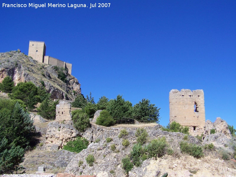 Torre de Gontar - Torre de Gontar. Castillo, Torre II de la Muralla Noroeste y Torre de Gontar