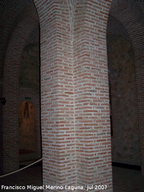 Torre del Homenaje - Torre del Homenaje. Columnas