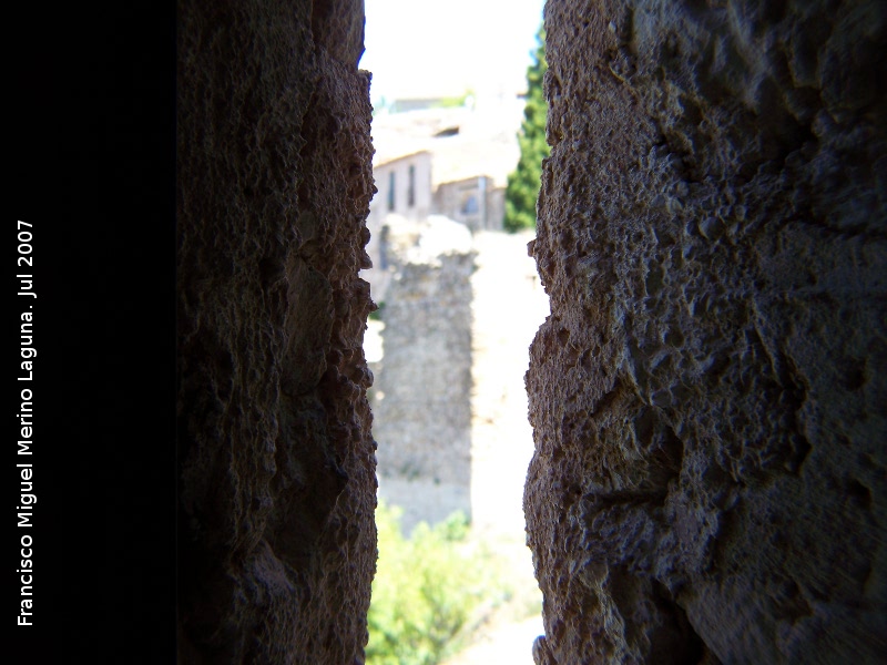 Torren de la Escuela - Torren de la Escuela. Puerta Catena desde una saetera