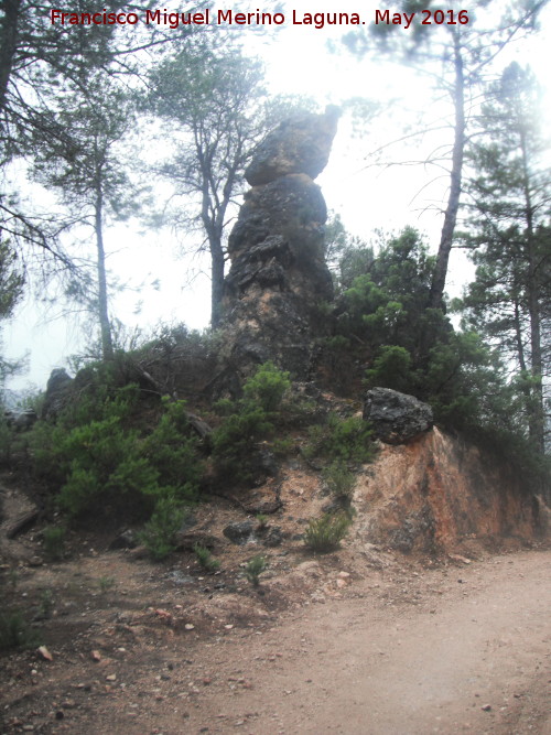 Camino del Aguasmulas - Camino del Aguasmulas. Formacin rocosa junto al camino