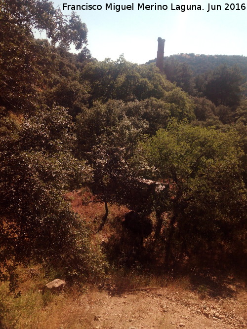 Mina San Juan - Mina San Juan. Vista de la chimenea desde el pozo