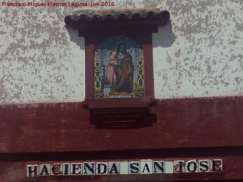 Hacienda San Jos - Hacienda San Jos. Hornacina de San Jos y azulejos con el nombre de la hacienda