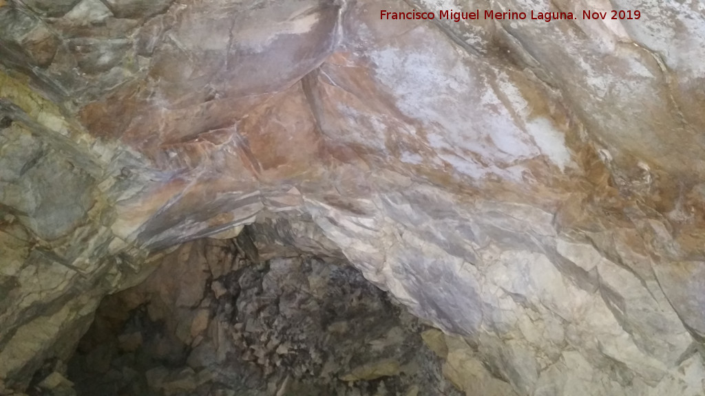 Pinturas rupestres de la Cueva de la Mina - Pinturas rupestres de la Cueva de la Mina. Techo de la cueva