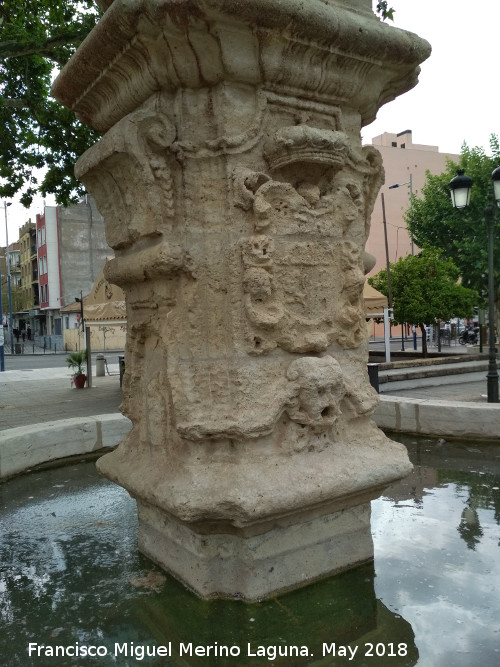 Fuente de la Plaza del Cristo de Gracia - Fuente de la Plaza del Cristo de Gracia. Escudo