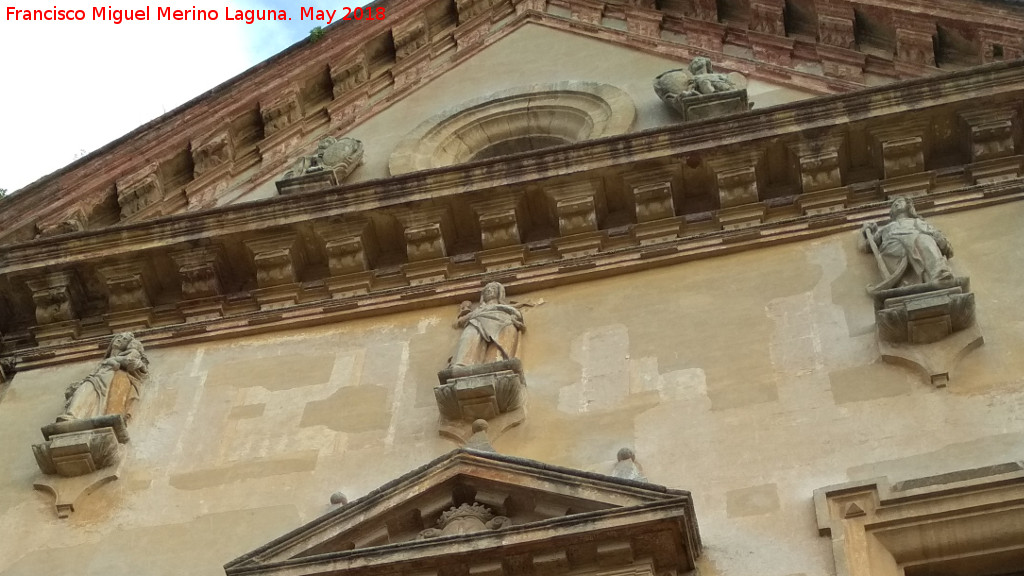 Iglesia de los Padres de Gracia - Iglesia de los Padres de Gracia. Estatuas altas