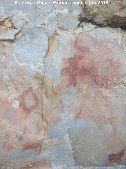 Pinturas rupestres de la Cueva de los Arcos I - Pinturas rupestres de la Cueva de los Arcos I. Rombo y cruciforme