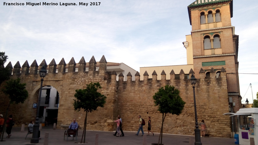 Muralla de la Calle Cairun - Muralla de la Calle Cairun. Esquina con el Campo Santo de los Mrtires