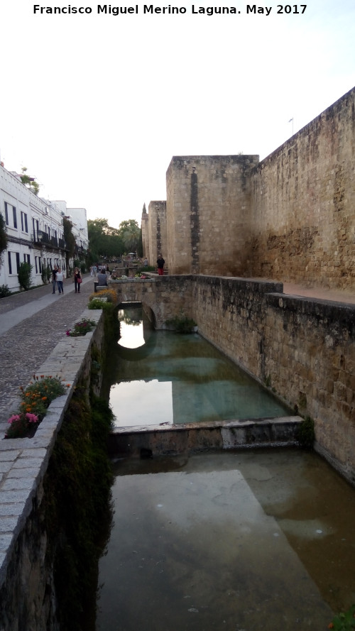 Muralla de la Calle Cairun - Muralla de la Calle Cairun. Foso