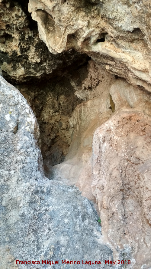 Eremitorio de la Cueva de las Cruces - Eremitorio de la Cueva de las Cruces. Pequea hornacina natural en altura