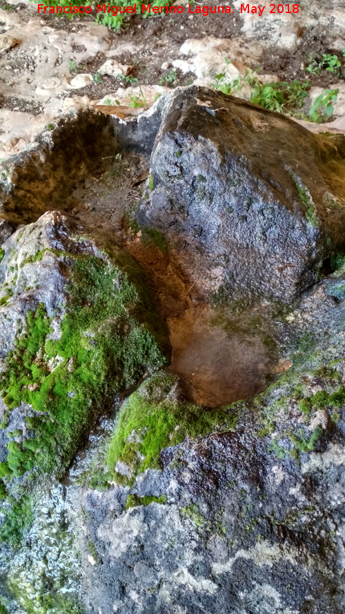 Eremitorio de la Cueva de las Cruces - Eremitorio de la Cueva de las Cruces. Cazoletas con canalizaciones