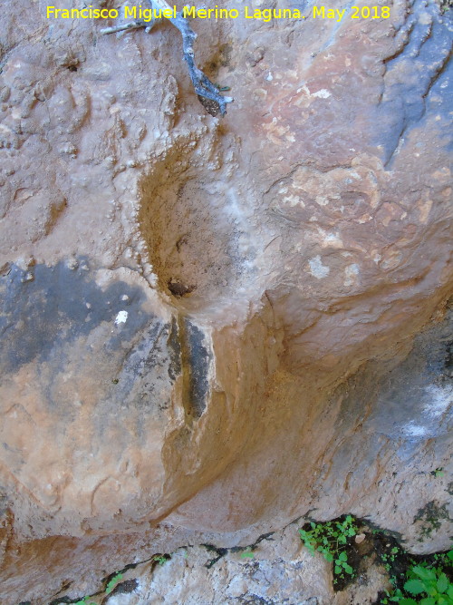 Eremitorio de la Cueva de las Cruces - Eremitorio de la Cueva de las Cruces. Cazoleta con canalizacin