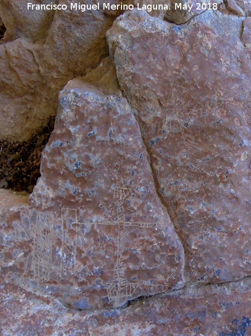 Eremitorio de la Cueva de las Cruces - Eremitorio de la Cueva de las Cruces. Barras cruces y restos de grabados