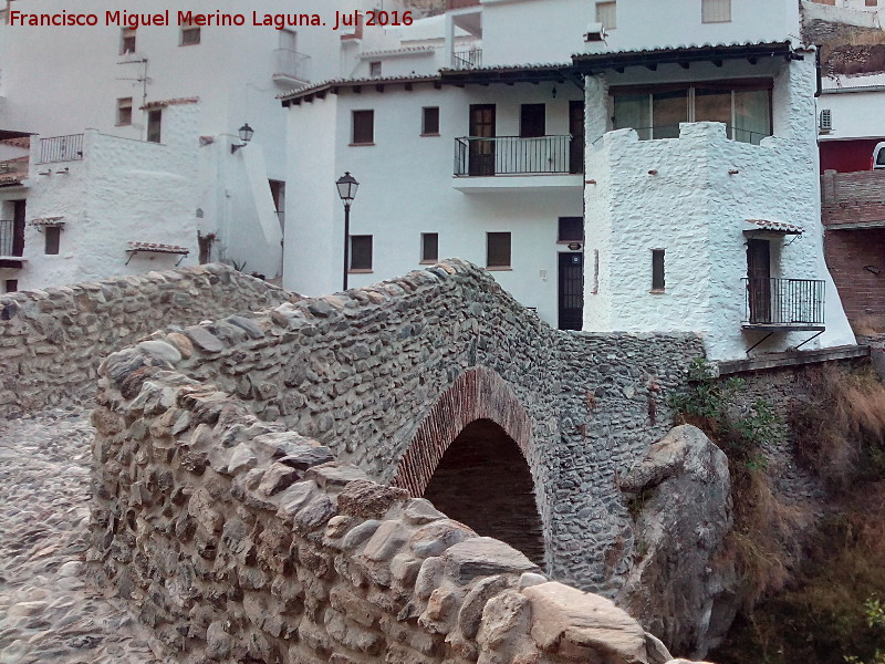 Torre Antigua - Torre Antigua. Protegiendo el puente