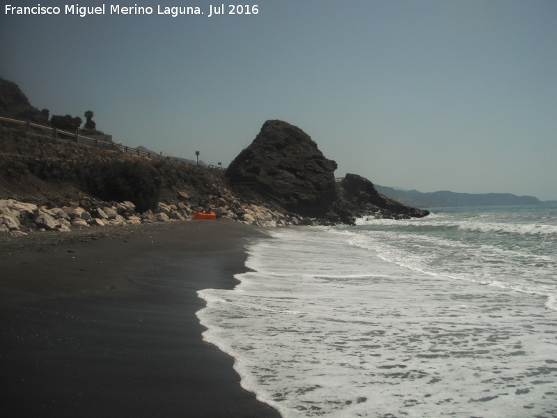 Playa del Peoncillo - Playa del Peoncillo. El Peoncillo al fondo