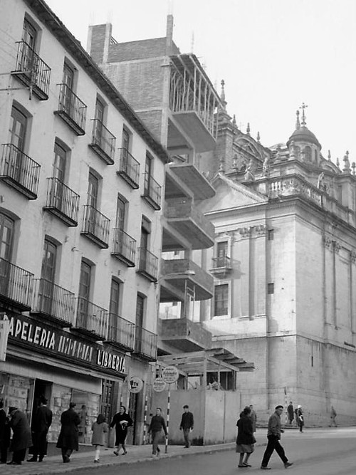 Edificio de la Calle Ramn y Cajal n 1 - Edificio de la Calle Ramn y Cajal n 1. Foto antigua. En construccin