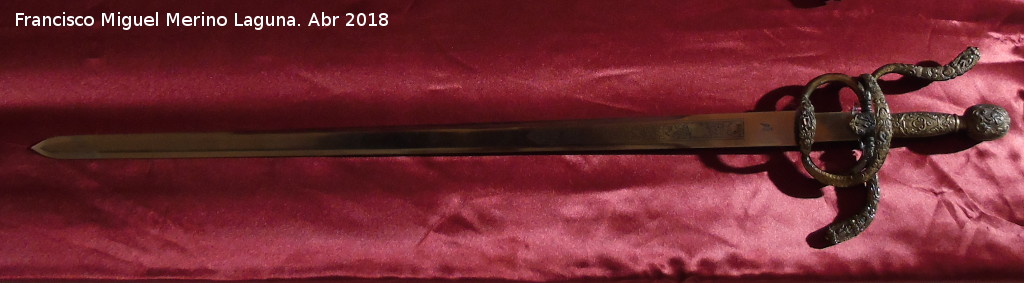 Felipe II - Felipe II. Espada de Felipe II. Exposicin en el Palacio Episcopal de Salamanca