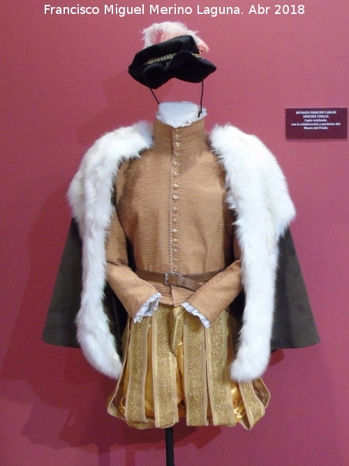 Felipe II - Felipe II. Traje del Infante Carlos. Exposicin Palacio Episcopal Salamanca