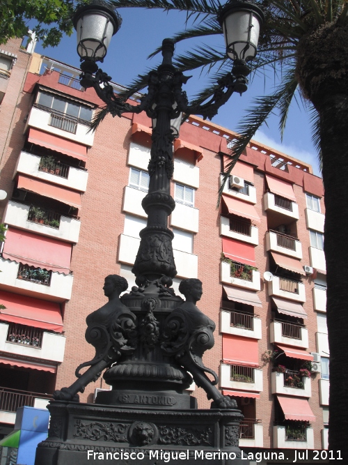 Farolas del Paseo de Linarejos - Farolas del Paseo de Linarejos. 