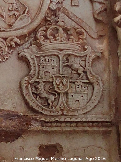 Torres de la Fundacin - Torres de la Fundacin. Escudo de Carlos III