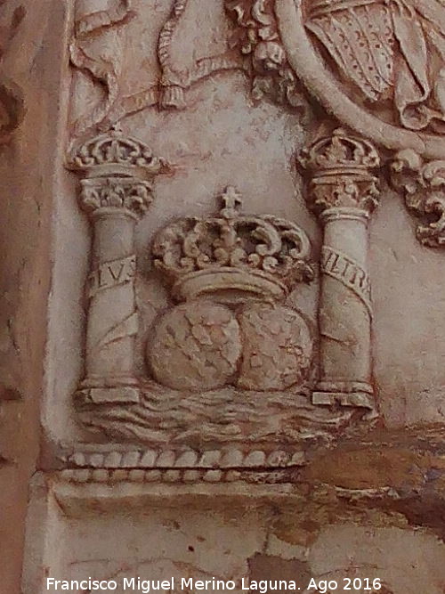 Torres de la Fundacin - Torres de la Fundacin. Escudo del Imperio Ultramarino de Carlos III